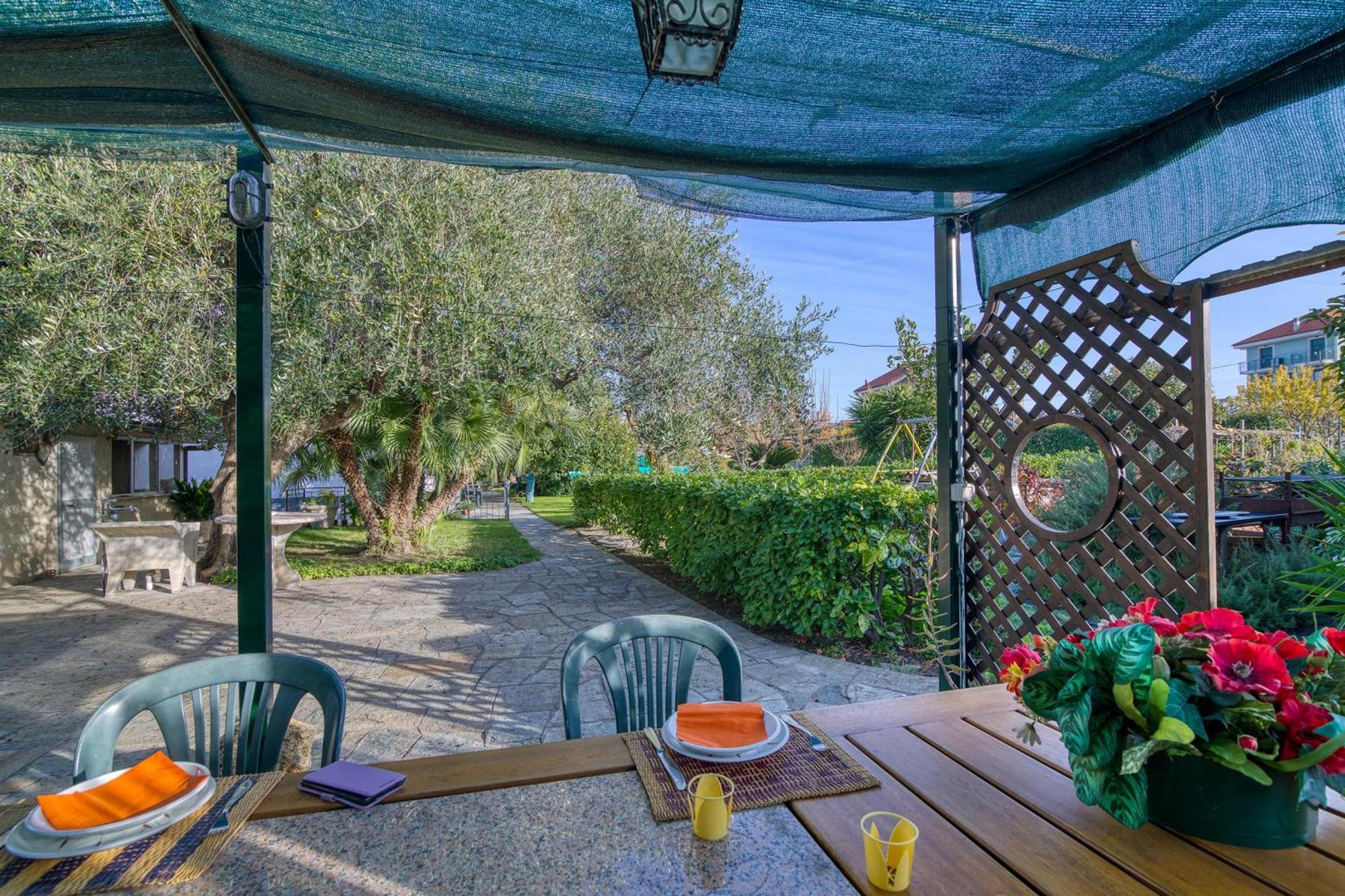 אלבניה La Casetta Sull'Albero 900M From The Sea - Happy Rentals מראה חיצוני תמונה
