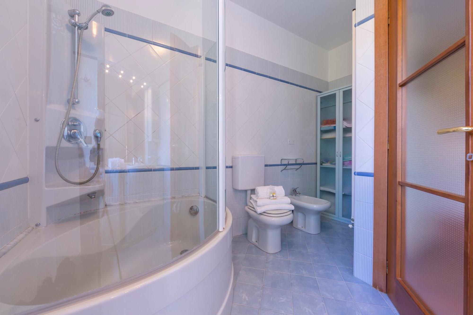 אלבניה La Casetta Sull'Albero 900M From The Sea - Happy Rentals מראה חיצוני תמונה